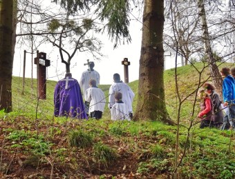 Křížová cesta v zašovské klášterní zahradě 26. 3. 2023