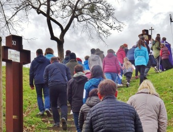 Křížová cesta v zašovské klášterní zahradě 26. 3. 2023