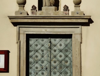 kamenny-portal-klastera-po-praci-restauratoru